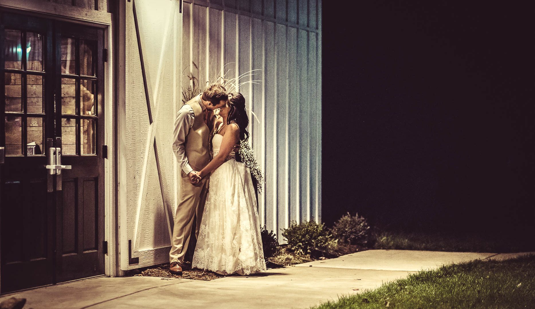 Resa & Jordan wedding 2017 — romantic couple photo